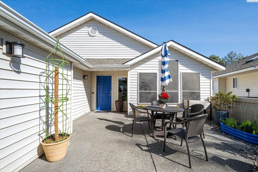 Photo of 3359 S Huntington Loop, Kennewick, WA 99337 (MLS # 291928)