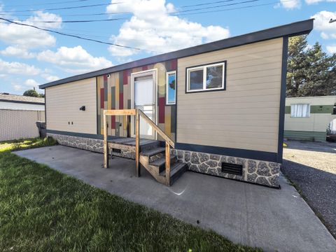 Photo of 8 Royalty Lane, West Richland, WA 99353 (MLS # 291777)