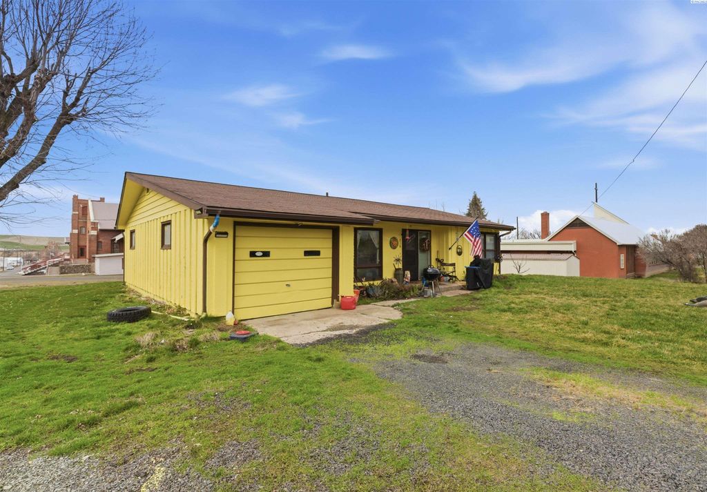 Photo of 210 S Star St, La Crosse, WA 99143 (MLS # 290720)