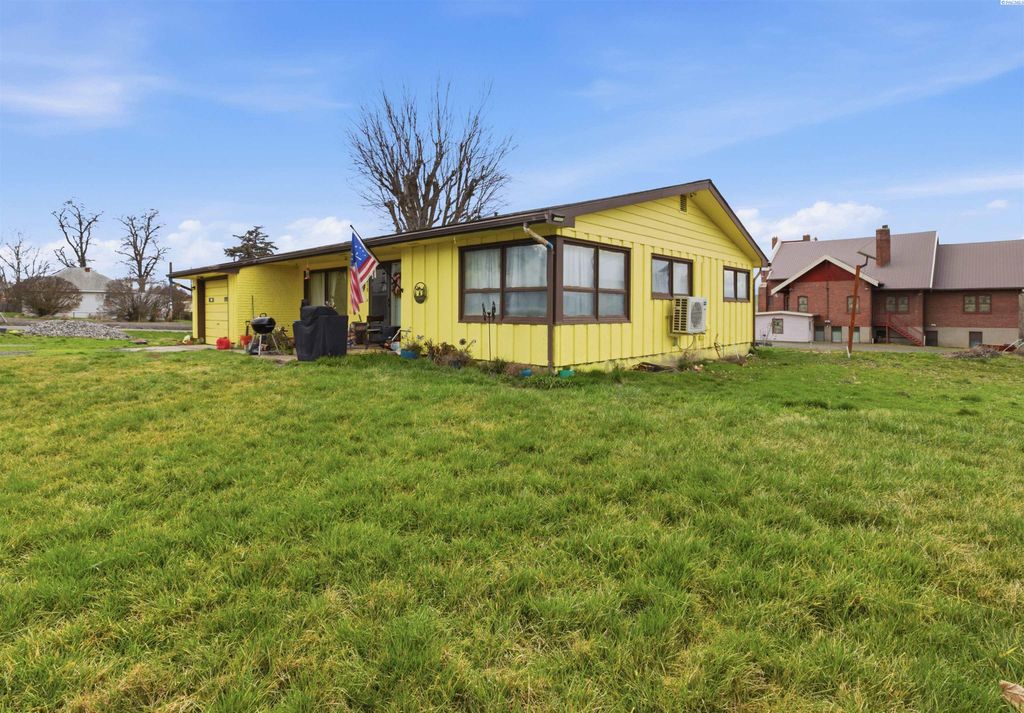 Photo of 210 S Star St, La Crosse, WA 99143 (MLS # 290720)