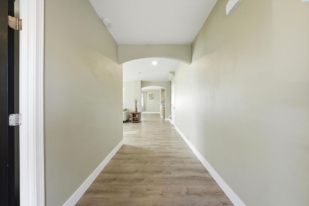 Photo of 4811 Avion Drive, Pasco, WA 99301 (MLS # 292652)