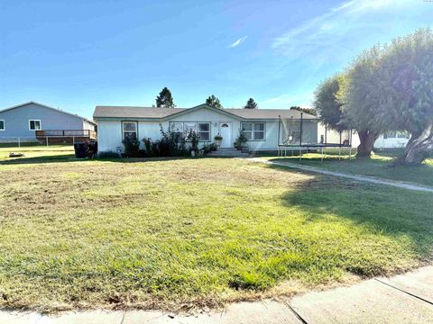 Photo of 615 Grant Ct, Grandview, WA 98930 (MLS # 288067)