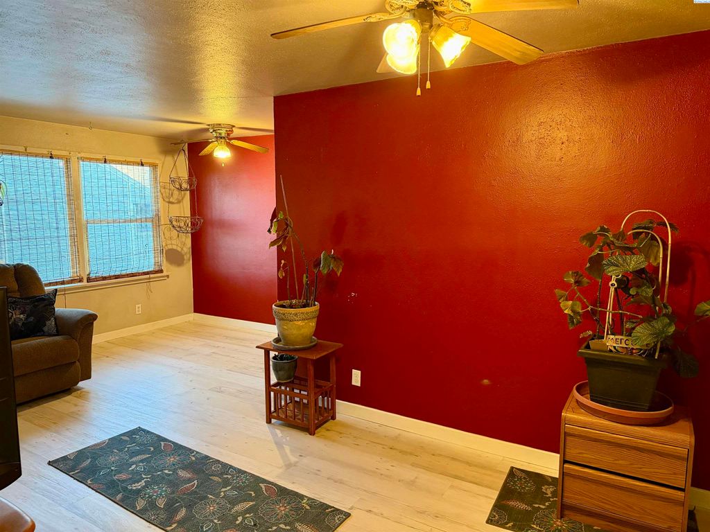 Photo of 1208 Playfield Ave, Prosser, WA 99350 (MLS # 290892)