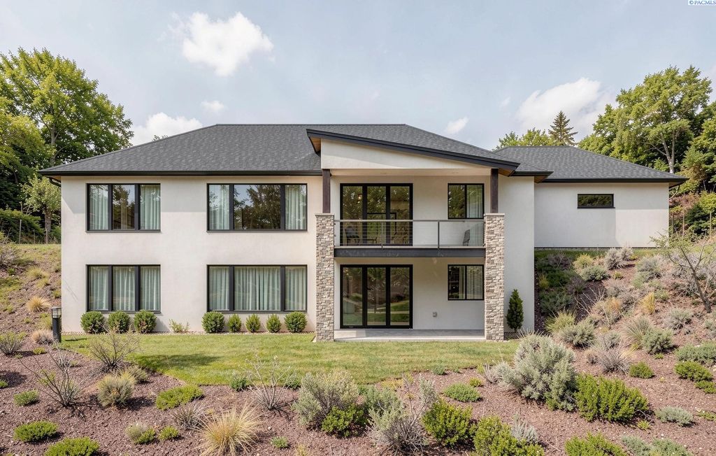 Photo of 1013 Sagebluff Lane, Richland, WA 99352 (MLS # 292307)