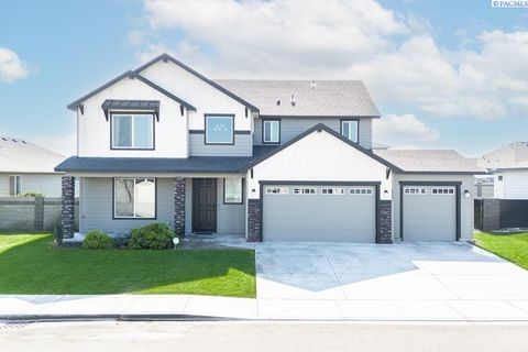 Photo of 8221 Gardner Street, West Richland, WA 99353 (MLS # 287752)