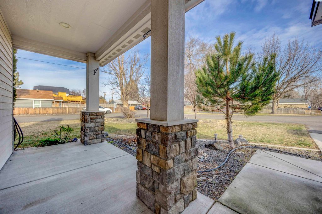 Photo of 3742 Grant Loop, West Richland, WA 99353 (MLS # 290162)