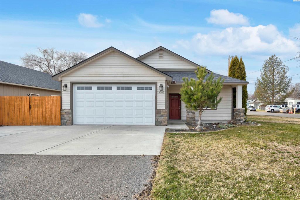 Photo of 3742 Grant Loop, West Richland, WA 99353 (MLS # 290162)