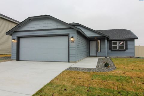 Photo of 1452 8th Street, Benton City, WA 99320 (MLS # 290965)