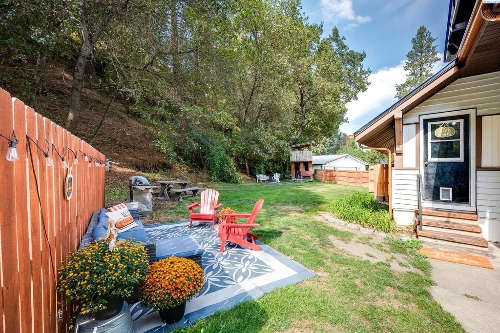 Photo of 615 N Perkins St, Colfax, WA 99111 (MLS # 287415)