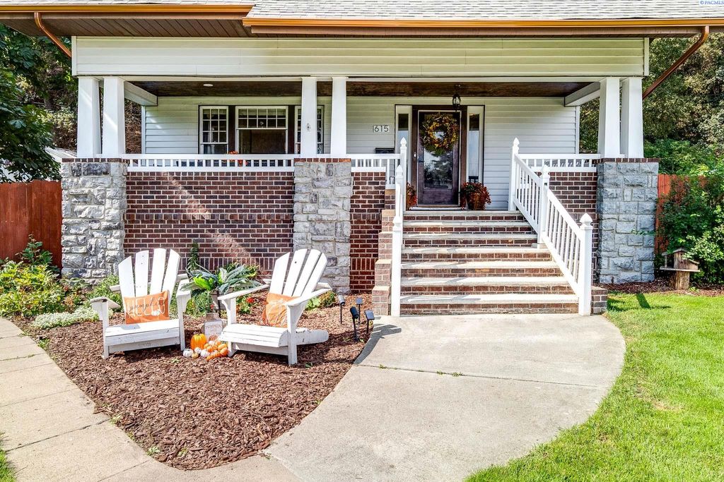 Photo of 615 N Perkins St, Colfax, WA 99111 (MLS # 287415)