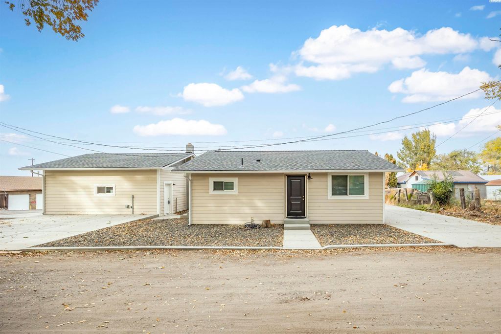 Photo of 1330 Louisiana Ave, Richland, WA 99352 (MLS # 288395)