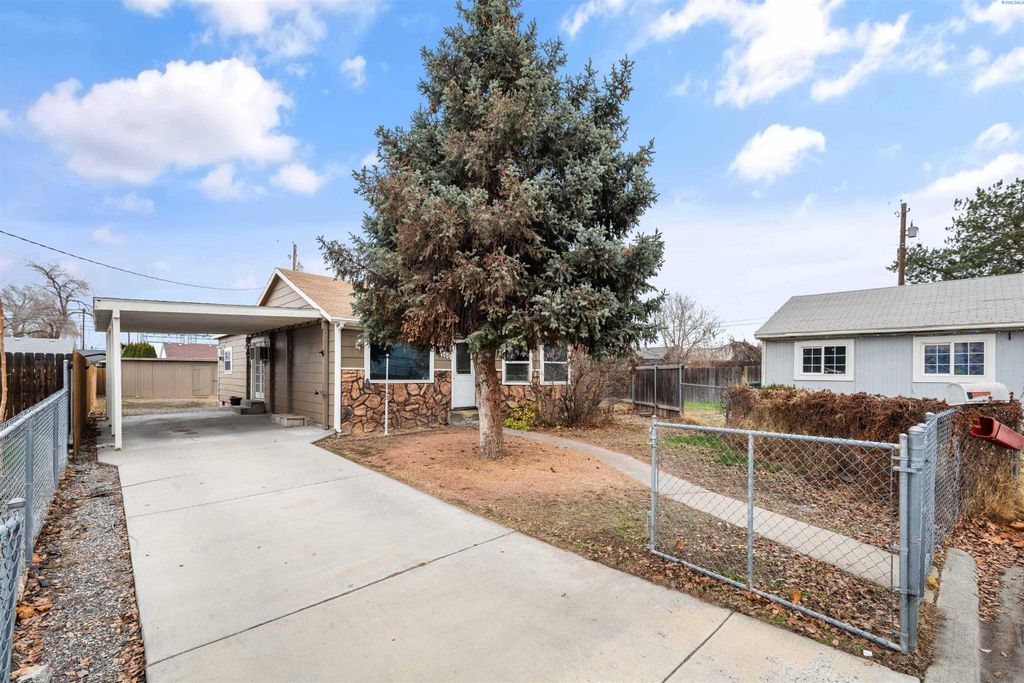 Photo of 1004 Warren Ct, Richland, WA 99352 (MLS # 289274)