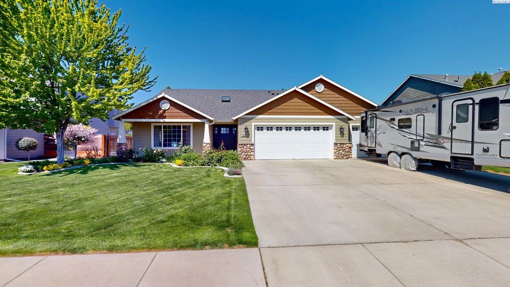 Photo of 4911 Malaga Drive, Pasco, WA 99301 (MLS # 292598)