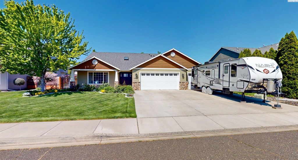 Photo of 4911 Malaga Drive, Pasco, WA 99301 (MLS # 292598)
