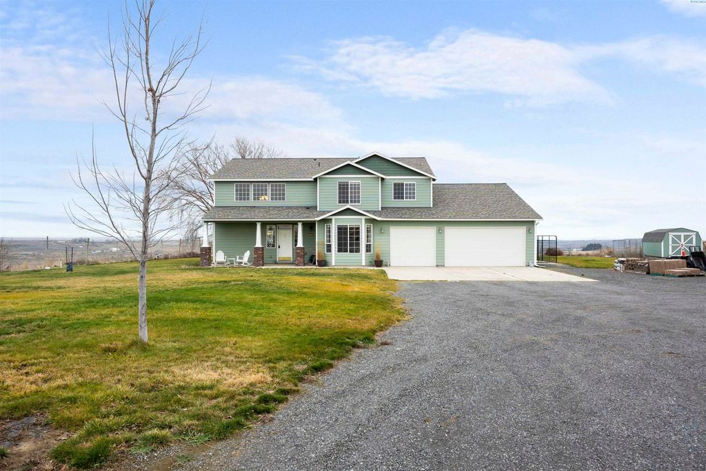 Photo of 301 Summit Loop, Eltopia, WA 99330 (MLS # 289954)