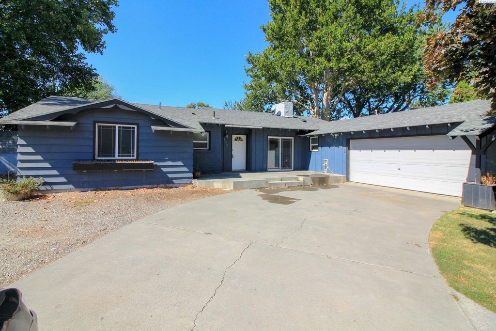 Photo of 1810 S Sharron Street, Kennewick, WA 99337 (MLS # 290382)