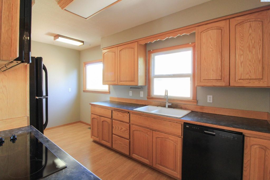 Photo of 1810 S Sharron Street, Kennewick, WA 99337 (MLS # 290382)