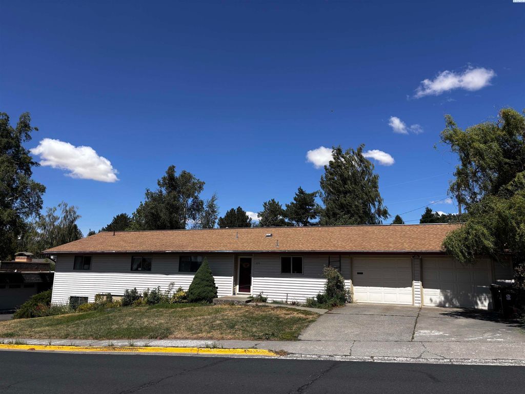 Photo of 320 SE Crestview St, Pullman, WA 99163 (MLS # 286707)