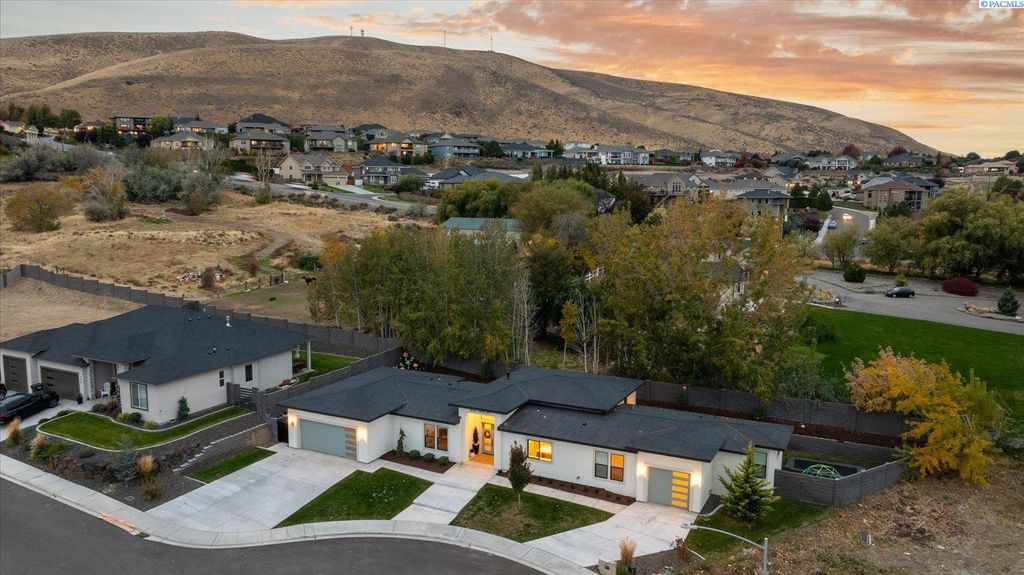 Photo of 736 Mara Loop, Richland, WA 99352 (MLS # 291374)