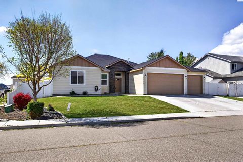 Photo of 5216 Madrid Ln, Pasco, WA 99301 (MLS # 292197)