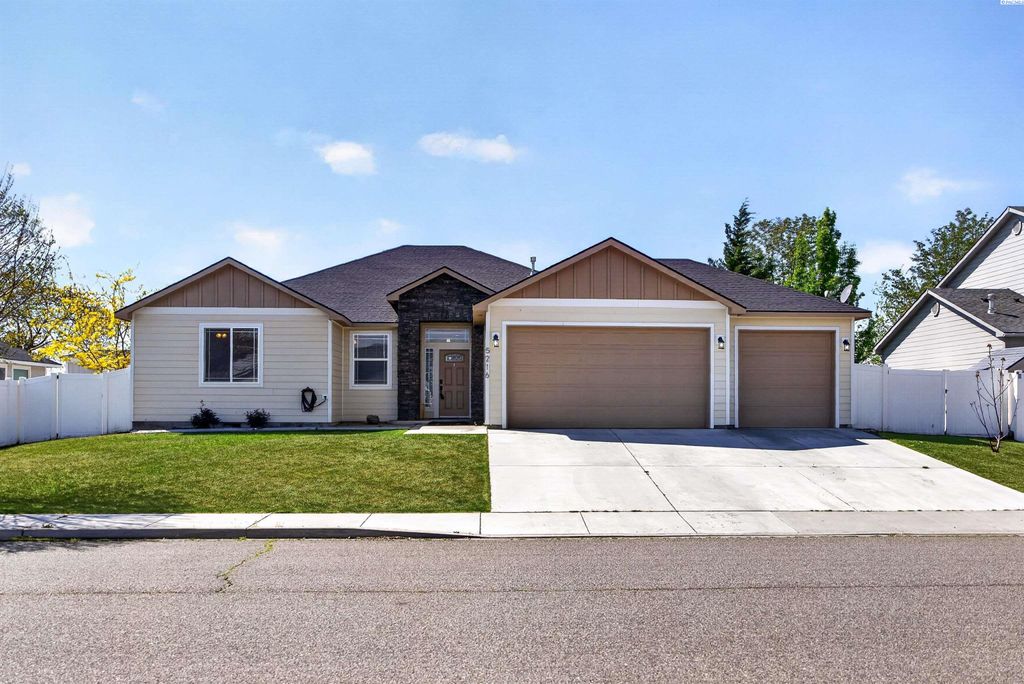 Photo of 5216 Madrid Ln, Pasco, WA 99301 (MLS # 292197)
