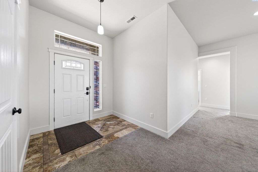 Photo of 5216 Madrid Ln, Pasco, WA 99301 (MLS # 292197)