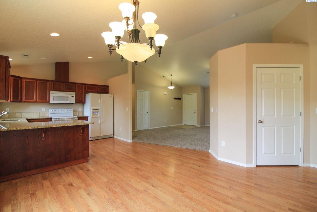 Photo of 668 Sedgwick Place, Richland, WA 99354 (MLS # 292780)