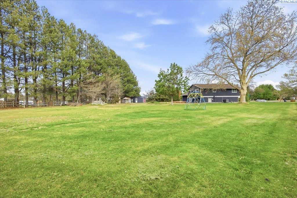 Photo of 44002 Abilene Ct, West Richland, WA 99353 (MLS # 292224)