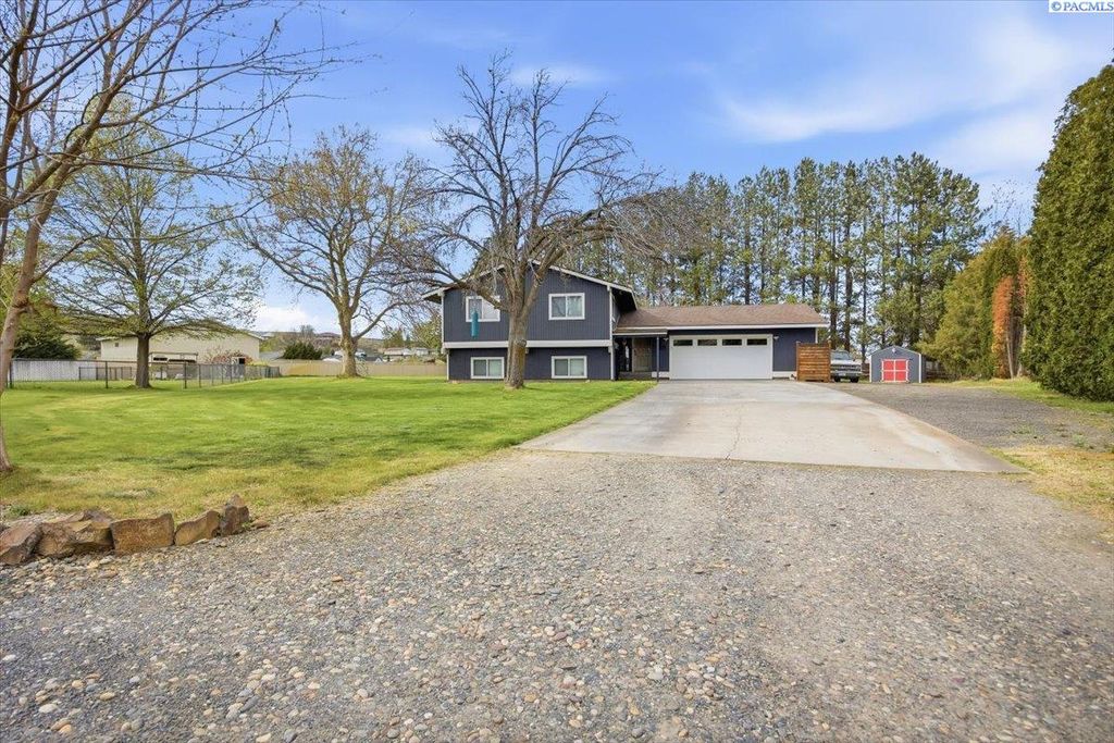 Photo of 44002 Abilene Ct, West Richland, WA 99353 (MLS # 292224)