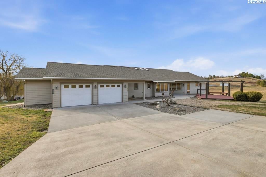 Photo of 1505 NW Clifford St, Pullman, WA 99163 (MLS # 290298)
