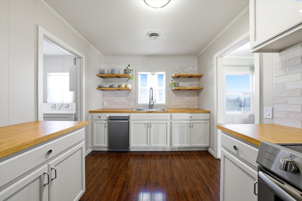 Photo of 101 George Washington Way, Richland, WA 99352 (MLS # 291107)