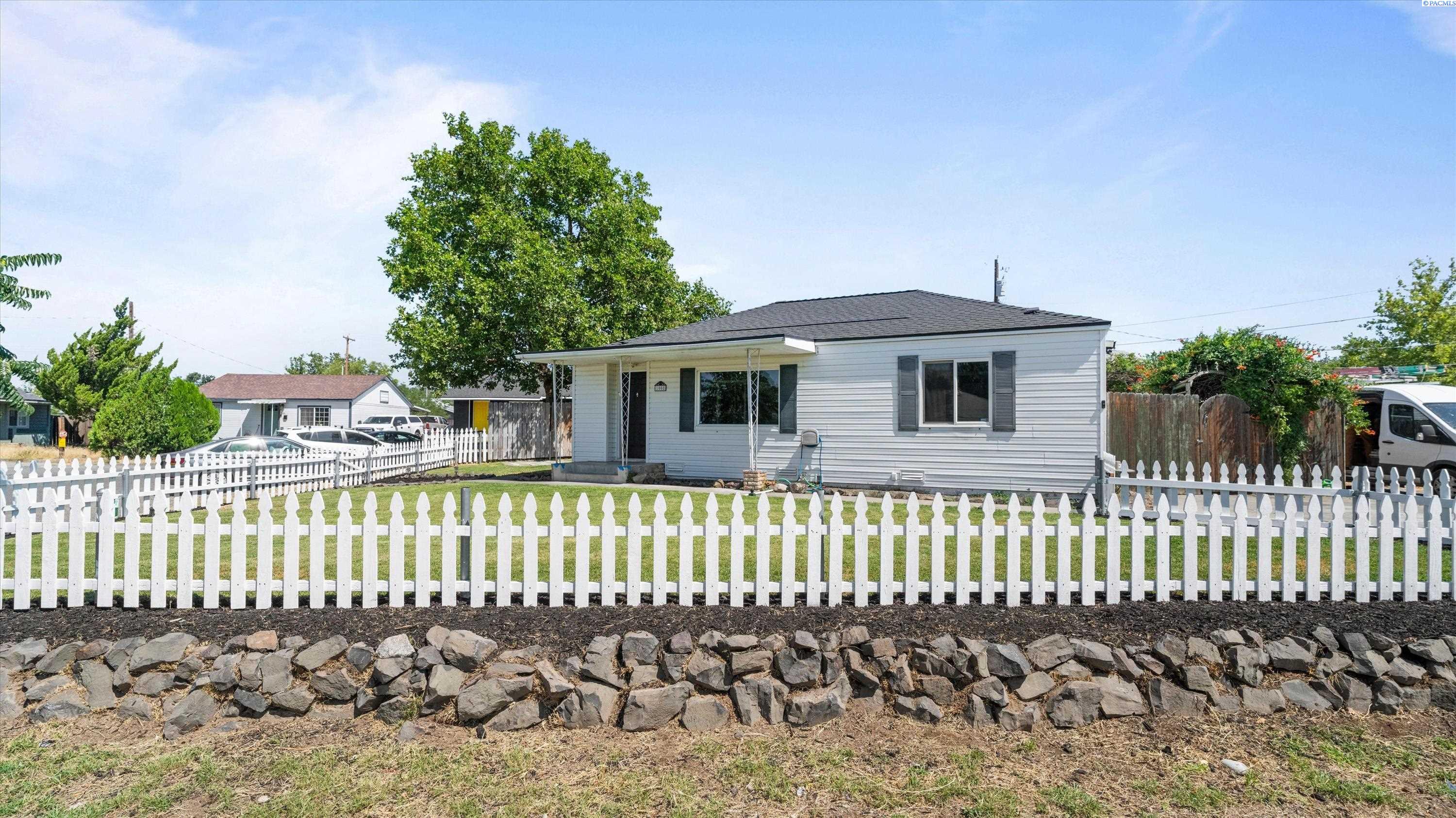 Photo 1 of 22 — 1008 Adams St, Richland, WA 99354