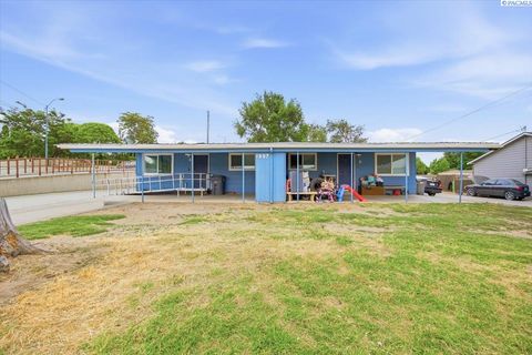 Photo of 1007 S Gum St, Kennewick, WA 99337 (MLS # 293409)