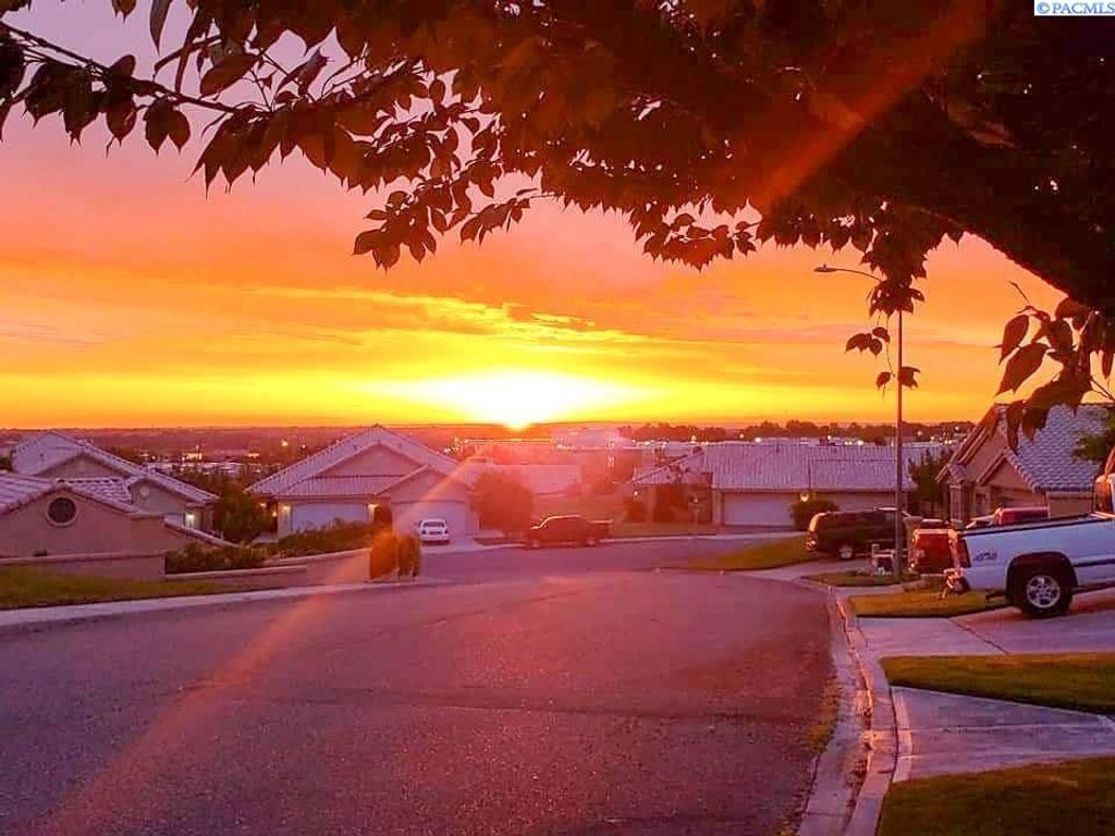 Photo of 8621 W Skagit Ave, Kennewick, WA 99336 (MLS # 282907)