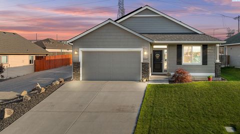 Photo of 5997 W 41st Ave, Kennewick, WA 99338 (MLS # 292565)