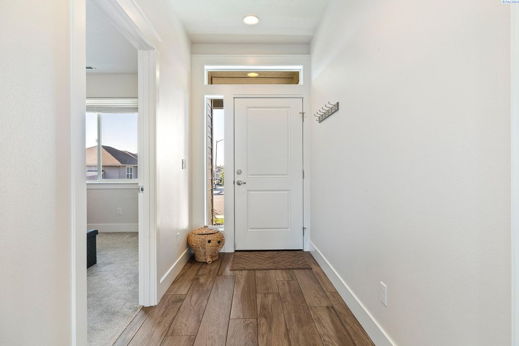 Photo of 5997 W 41st Ave, Kennewick, WA 99338 (MLS # 292565)