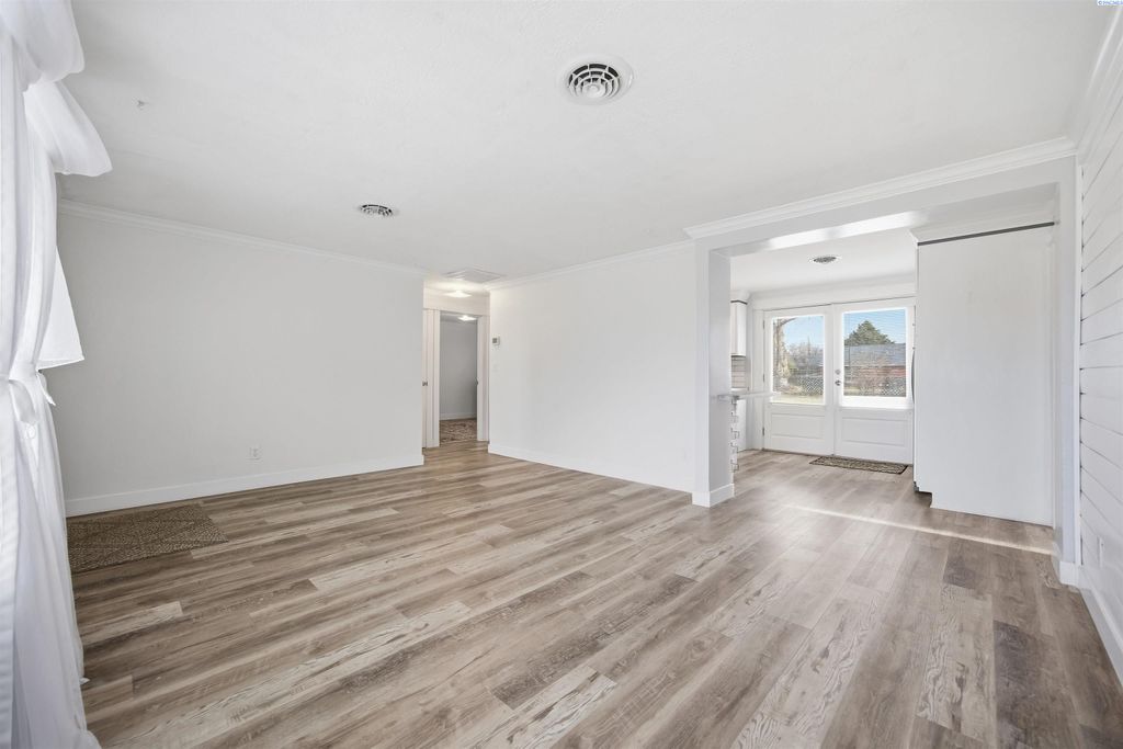 Photo of 905 S Ione St, Kennewick, WA 99336 (MLS # 289363)