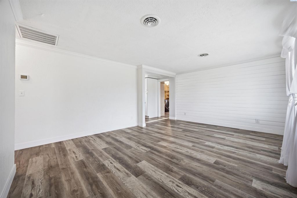 Photo of 905 S Ione St, Kennewick, WA 99336 (MLS # 289363)