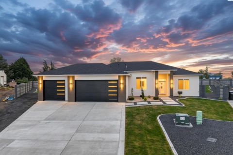 Photo of 7712 Allison Ct, Pasco, WA 99301 (MLS # 292433)