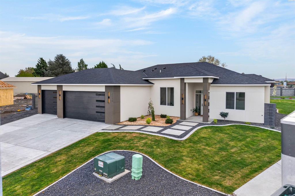 Photo of 7712 Allison Ct, Pasco, WA 99301 (MLS # 292433)