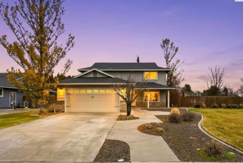 Photo of 5102 Blue Heron Blvd, West Richland, WA 99353 (MLS # 290113)