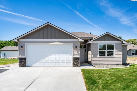 Photo of 2816 S Beech St, Kennewick, WA 99337 (MLS # 289998)