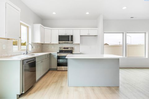 Photo of 7487 Grapevine Ct, West Richland, WA 99353 (MLS # 288612)