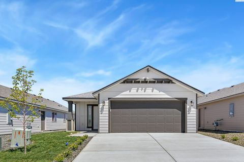 Photo of 238 N Dewberry Pl, Kennewick, WA 99336 (MLS # 293099)