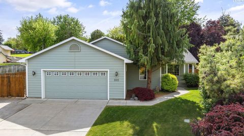 Photo of 805 W 18th Court, Kennewick, WA 99337 (MLS # 288717)