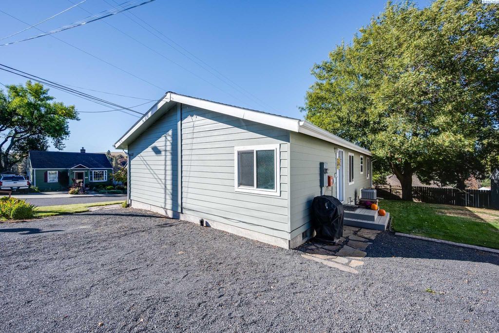 Photo of 608 S I St, Colfax, WA 99111 (MLS # 288063)