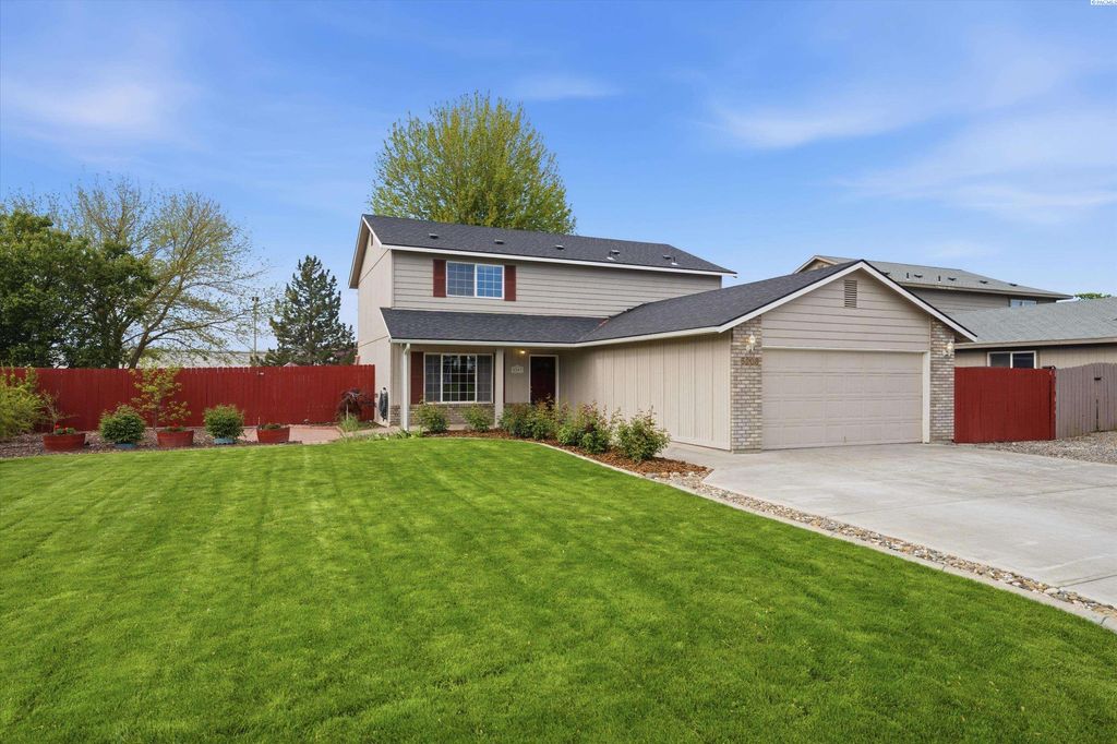 Photo of 5203 Holly Way, West Richland, WA 99353 (MLS # 292559)
