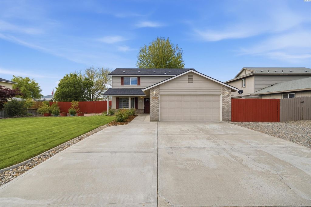 Photo of 5203 Holly Way, West Richland, WA 99353 (MLS # 292559)