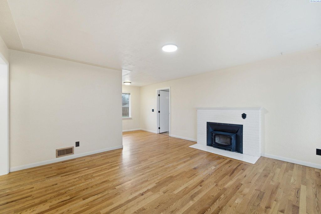 Photo of 511 N Fisher, Kennewick, WA 99336 (MLS # 290545)