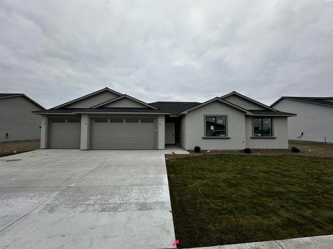 Photo of 2906 E Helena St, Pasco, WA 99301 (MLS # 290031)